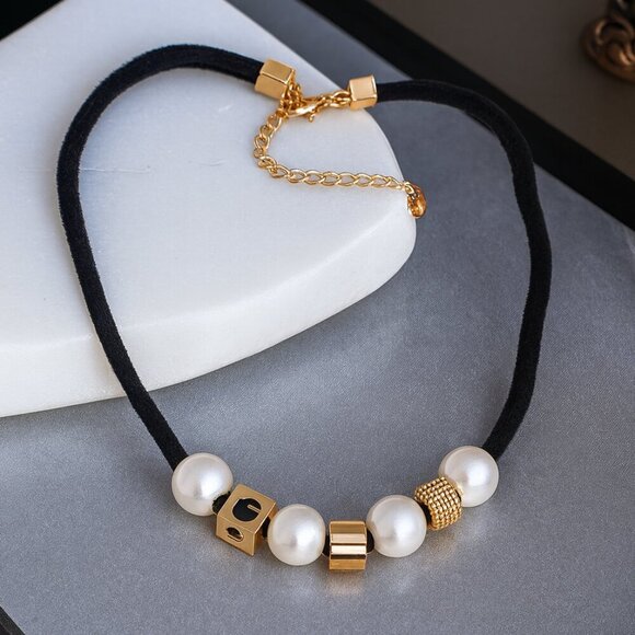 🆕️Modern Chic Pearl And Gold Bead Necklace On Leather Cord + Bonus Earrings - Picture 1 of 11